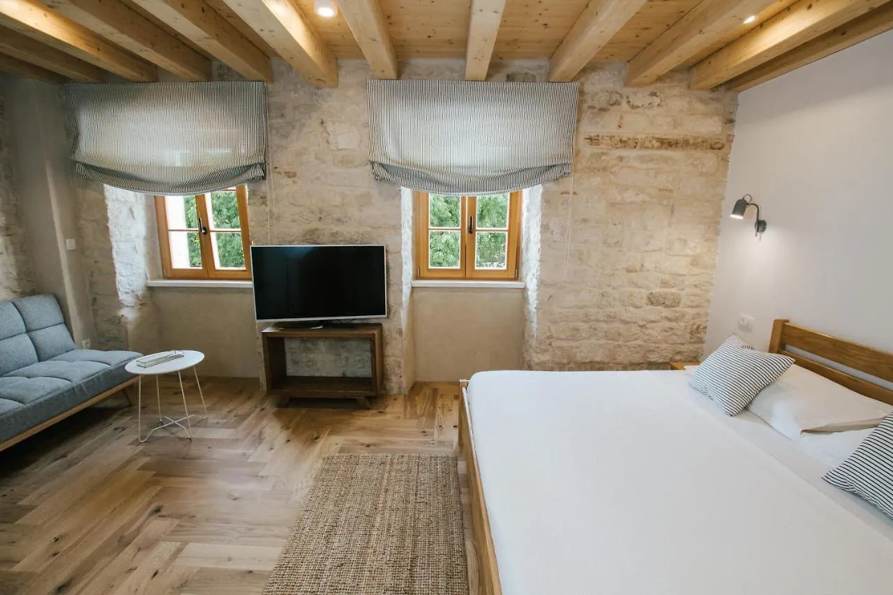 Franka Hotel Trogir Guest house